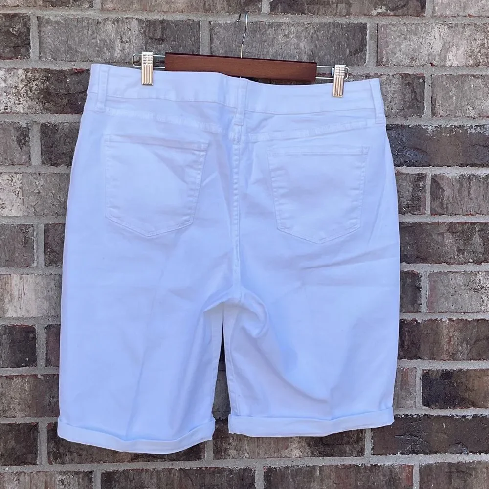 Take 50% OFF- St John,s Bay Classic White Women’s Shorts, Size-16